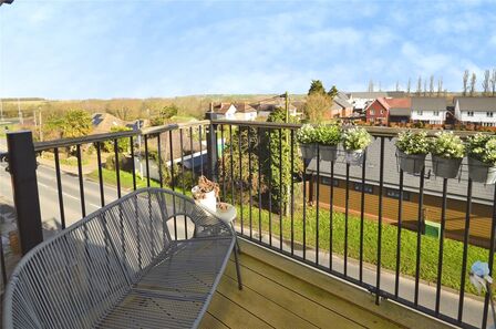 2 bedroom Flat for sale