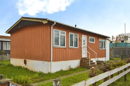 Hoo Marina Park, 2 bedroom Detached Property for sale, &pound;100,000