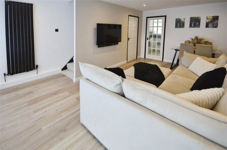 2 bedroom Mid Terrace House for sale