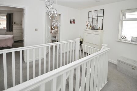 Main Road, 2 bedroom Flat for sale, &pound;230,000