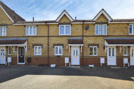 2 bedroom Mid Terrace House for sale