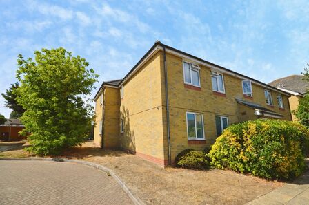 Nursery Gardens, 1 bedroom Flat for sale, &pound;140,000