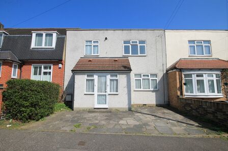 A 77 Somerset Gardens, 2 bedroom  Flat to rent, £1,500 pcm