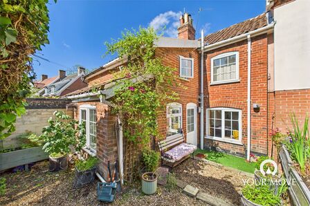 2 bedroom Mid Terrace House for sale