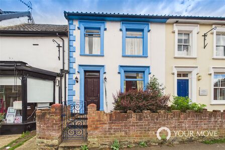3 bedroom Mid Terrace House for sale