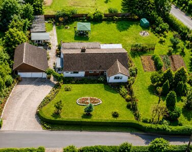 Skinners Lane, 3 bedroom Detached Bungalow for sale, &pound;390,000