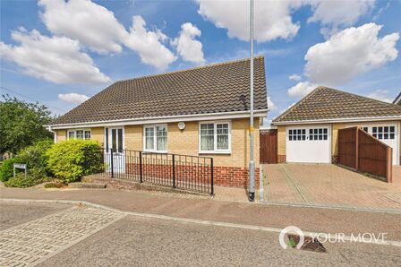 Badger Close, 3 bedroom Detached Bungalow for sale, &pound;300,000