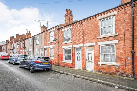 2 bedroom Mid Terrace House to rent