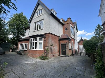Wharncliffe Road, 5 bedroom Detached House for sale, £625,000