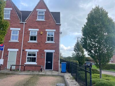 3 bedroom End Terrace House to rent