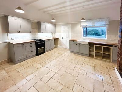 4 bedroom End Terrace House to rent