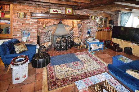 2 bedroom Detached House for sale