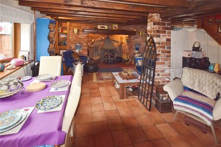 2 bedroom Detached House for sale