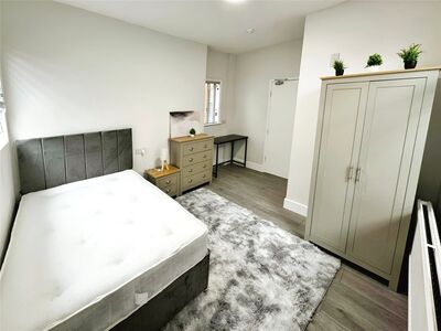 1 bedroom  Room to rent
