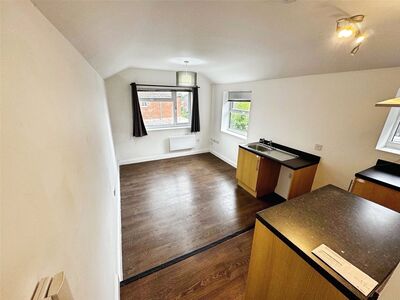 St. Mary Street, 1 bedroom  Flat to rent, £675 pcm