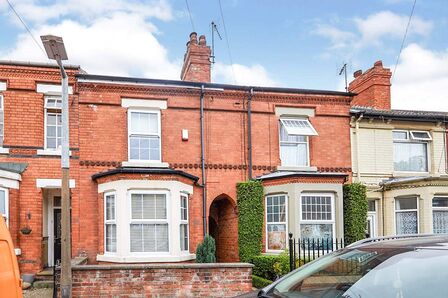 3 bedroom Mid Terrace House to rent