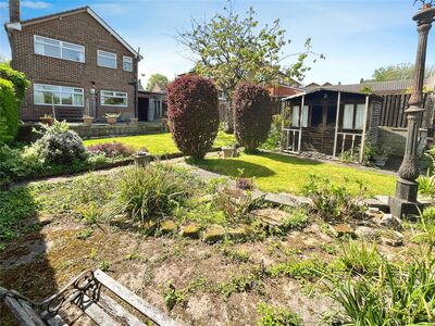 Kensington Gardens, 3 bedroom Detached House for sale, £200,000