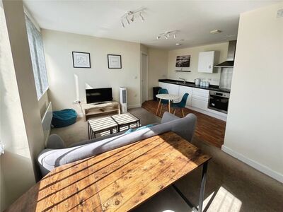 Gower Street, 2 bedroom  Flat to rent, £750 pcm