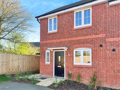 3 bedroom Semi Detached House to rent