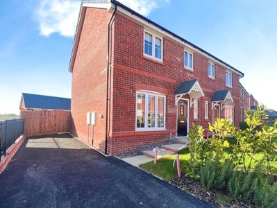 Butterworth Road, 3 bedroom Semi Detached House to rent, £1,160 pcm
