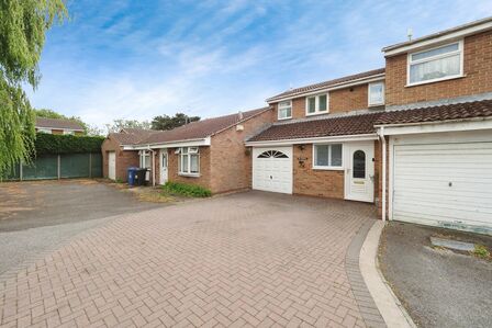 2 bedroom Mid Terrace House for sale