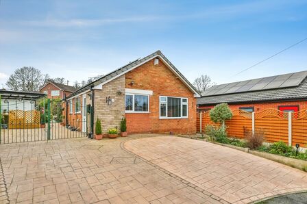 Farm Close, 2 bedroom Detached Bungalow for sale, &pound;250,000