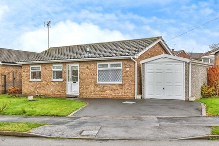 Peveril Crescent, 2 bedroom Detached Bungalow for sale, &pound;250,000