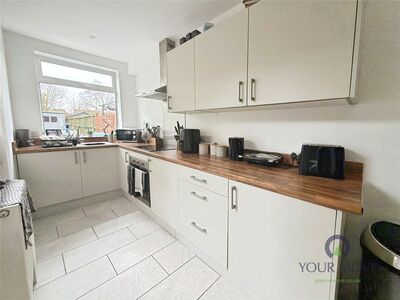 2 bedroom Mid Terrace House for sale