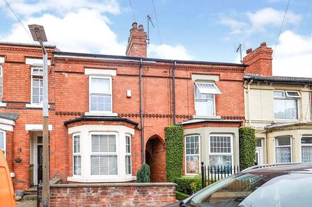 Montague Road, 3 bedroom Mid Terrace House to rent, &pound;1,050 pcm