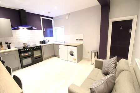 Co-Operative Street, 1 bedroom Property to rent, &pound;395 pcm