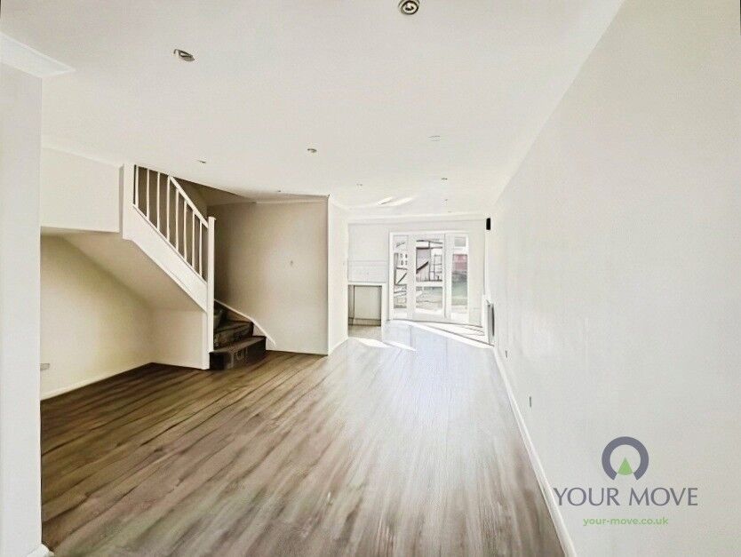 Lounge / Dining Area
