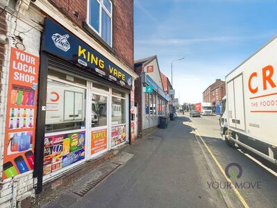 2 bedroom Mid Terrace Flat for sale