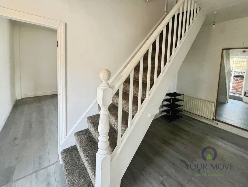 Entrance Hall / FLAT