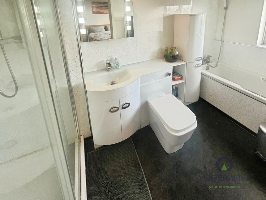En-Suite Bathroom