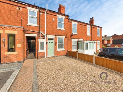 4 bedroom Mid Terrace House for sale