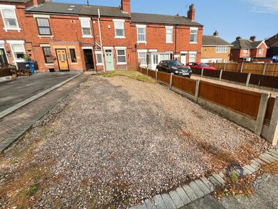 4 bedroom Mid Terrace House for sale