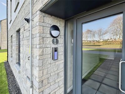 Drummossie Road, 2 bedroom  Flat for sale, £150,000