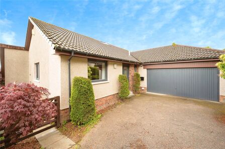 Balnafettack Place, 4 bedroom Detached House to rent, £2,000 pcm