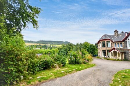 5 bedroom Semi Detached House for sale