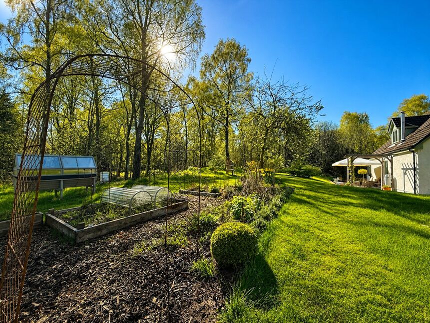 Garden and Location
