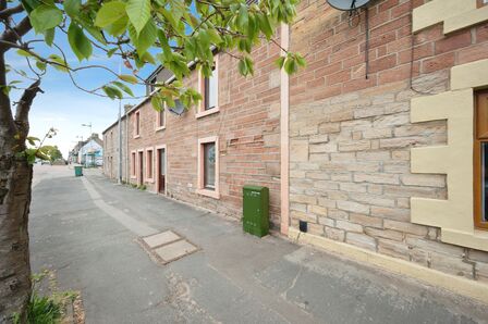 5 bedroom Mid Terrace House for sale