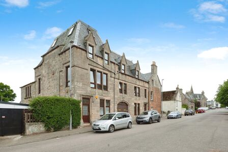 7 bedroom End Terrace House for sale