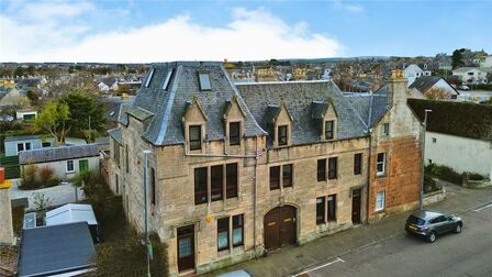 7 bedroom End Terrace House for sale