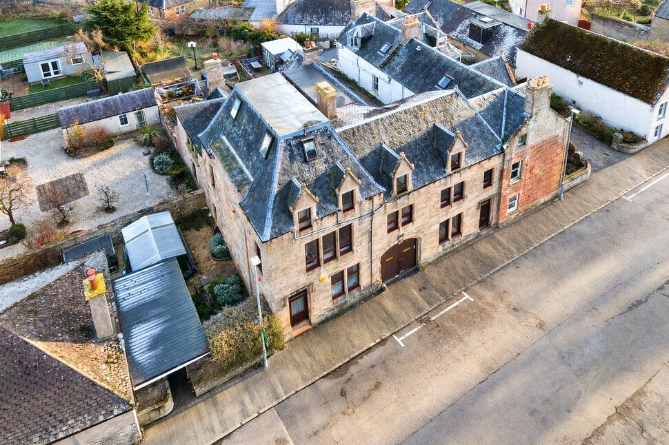 7 bedroom End Terrace House for sale