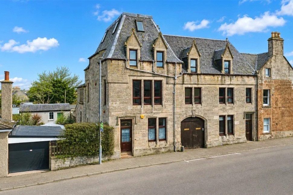 7 bedroom End Terrace House for sale