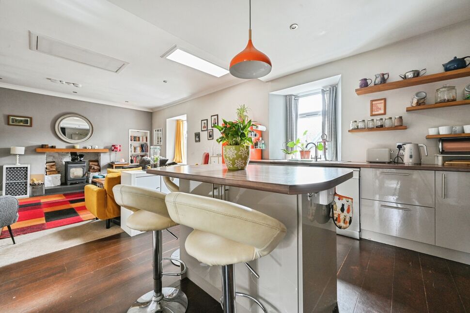 Kitchen / Living Area
