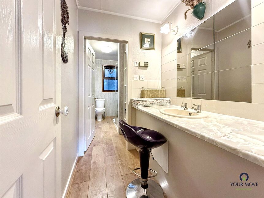 Shower & Vanity Room