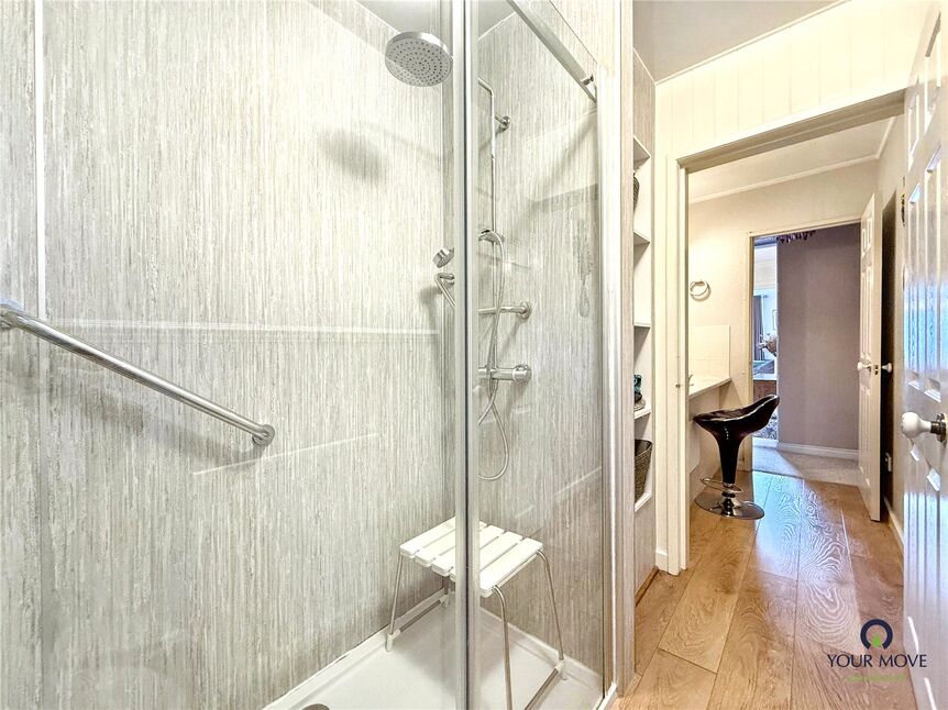 Shower & Vanity Room
