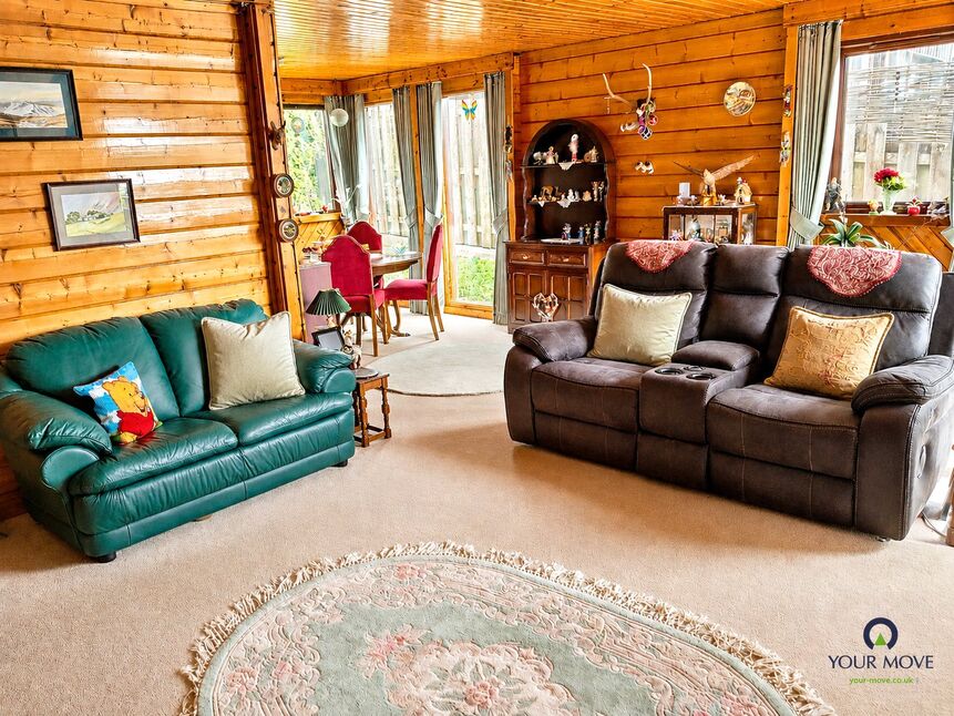 Lounge / Dining Area