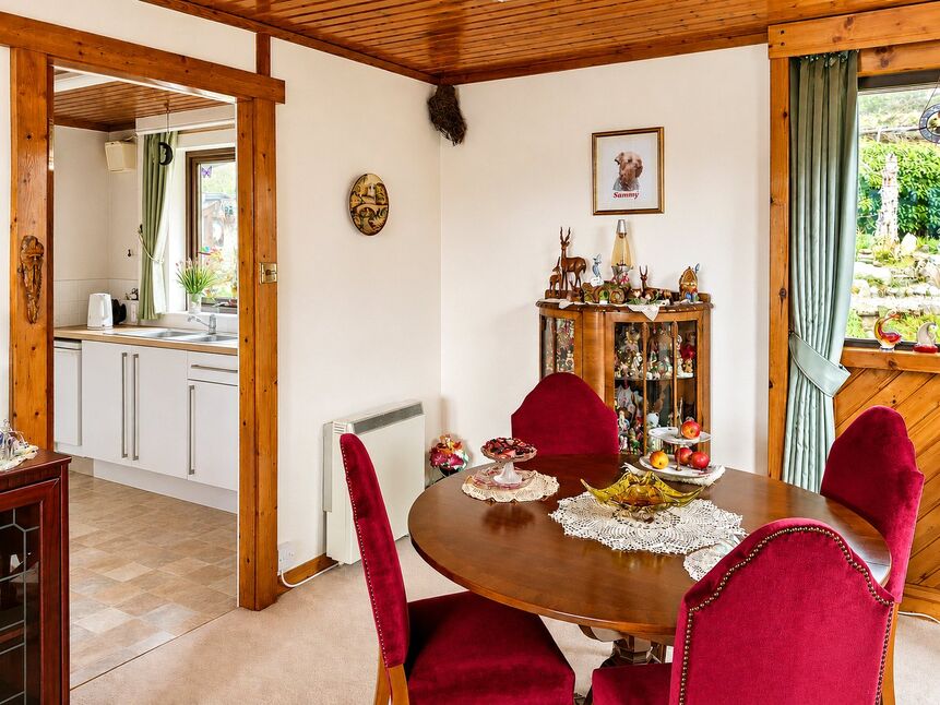 Lounge / Dining Area